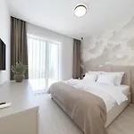 Cloud 9 D7 Villa